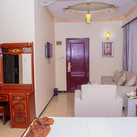 Star City Hotel Дар ес Саалам Екстериор снимка