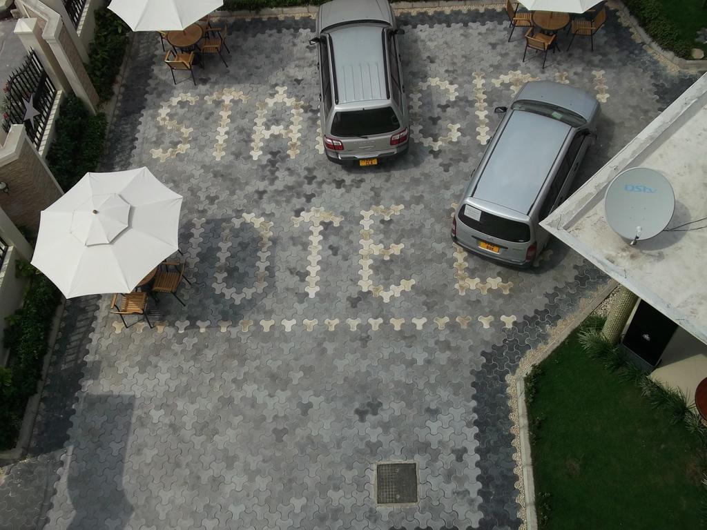 Star City Hotel Дар ес Саалам Екстериор снимка